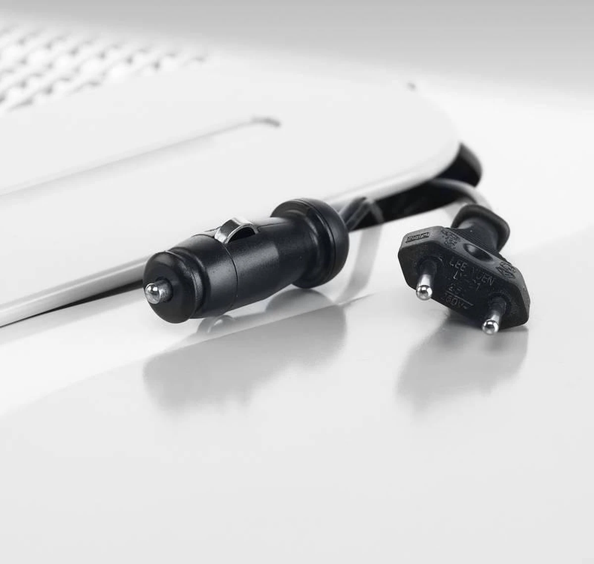 Mobicool MQ40W Thermo-elektrische Koelbox - 39 Liter - 12V / 230V - Blauw 4 Mobicool MQ40W Thermo-elektrische Koelbox - 39 Liter - 12V / 230V - Blauw - Afbeelding 4