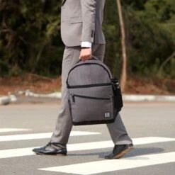 Brisby 4 Laags Geïsoleerde Koeltas Rugzak - 25 Liter - Met Handige Vakken Voor Bestek En Essentials - Waterafstotend Materiaal - Donkergrijs -Buiten Kamperen 1200x1200 1213