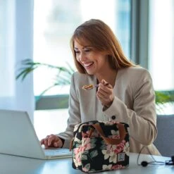 Brisby 4 Laags Geïsoleerde Koeltas - Lunchtas 4 Liter - Bloemetjes 13 Brisby 4 Laags Geïsoleerde Koeltas - Lunchtas 4 Liter - Bloemetjes -Buiten Kamperen 1200x1200 1238