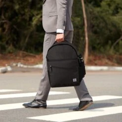 Brisby 4 Laags Geïsoleerde Koeltas Rugzak - 25 Liter - Met Handige Vakken Voor Bestek En Essentials - Waterafstotend Materiaal - Zwart 15 Brisby 4 Laags Geïsoleerde Koeltas Rugzak - 25 Liter - Met Handige Vakken Voor Bestek En Essentials - Waterafstotend Materiaal - Zwart -Buiten Kamperen 1200x1200 1322