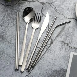 House Of Husk Reisbestek - Reis Bestekset - Chopsticks - Metalen Rietjes Met Borstel - Lepel - Vaatwasserbestendig - RVS - 7 Delig - Zilver -Buiten Kamperen 1200x1200 1812