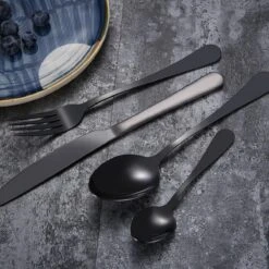 SMILON Bestekset In Koffer Zwart - 16 Delig Messen Vorken Lepels Voor 4 Personen - Camping - Ideaal Voor Reizen, Kamperen, Thuis 5 SMILON Bestekset In Koffer Zwart - 16 Delig Messen Vorken Lepels Voor 4 Personen - Camping - Ideaal Voor Reizen, Kamperen, Thuis -Buiten Kamperen 1200x1200 1813