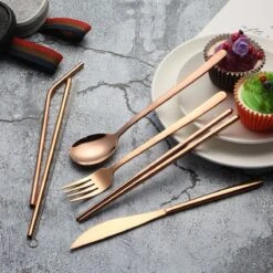 House Of Husk Reisbestek - Reis Bestekset - Chopsticks - Metalen Rietjes Met Borstel - Lepel - Vaatwasserbestendig - RVS - 7 Delig - Rose Goud -Buiten Kamperen 1200x1200 1887