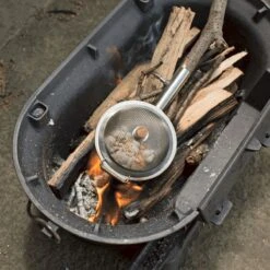 Kikkerland Huckleberry Popcorn Maker - Maak Je Eigen Popcorn - Popcornpan - Kampvuur - Buitenspeelgoed - Buitenspelen - Kamperen 14 Kikkerland Huckleberry Popcorn Maker - Maak Je Eigen Popcorn - Popcornpan - Kampvuur - Buitenspeelgoed - Buitenspelen - Kamperen -Buiten Kamperen 1200x1200 1893