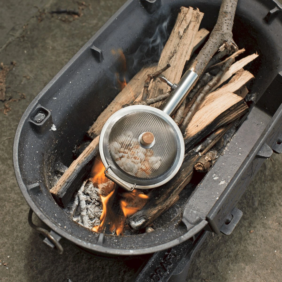 Kikkerland Huckleberry Popcorn Maker - Maak Je Eigen Popcorn - Popcornpan - Kampvuur - Buitenspeelgoed - Buitenspelen - Kamperen 7 Kikkerland Huckleberry Popcorn Maker - Maak Je Eigen Popcorn - Popcornpan - Kampvuur - Buitenspeelgoed - Buitenspelen - Kamperen - Afbeelding 7