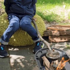 Kikkerland Huckleberry Popcorn Maker - Maak Je Eigen Popcorn - Popcornpan - Kampvuur - Buitenspeelgoed - Buitenspelen - Kamperen 15 Kikkerland Huckleberry Popcorn Maker - Maak Je Eigen Popcorn - Popcornpan - Kampvuur - Buitenspeelgoed - Buitenspelen - Kamperen -Buiten Kamperen 1200x1200 1894