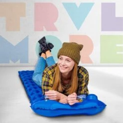 TRVLMORE Slaapmat - Zelfopblazend - 1 Persoons - Ingebouwde Pomp En Kussen - Blauw 12 TRVLMORE Slaapmat - Zelfopblazend - 1 Persoons - Ingebouwde Pomp En Kussen - Blauw -Buiten Kamperen 1200x1200 404