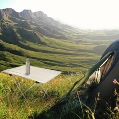 Navaris Campingtafel - Inklapbaar Campingtafeltje Van Aluminium - Opvouwbare Tafel Inclusief Draagtas - Picknicktafel - Zilver 9 Navaris Campingtafel - Inklapbaar Campingtafeltje Van Aluminium - Opvouwbare Tafel Inclusief Draagtas - Picknicktafel - Zilver -Buiten Kamperen 1200x1200 563