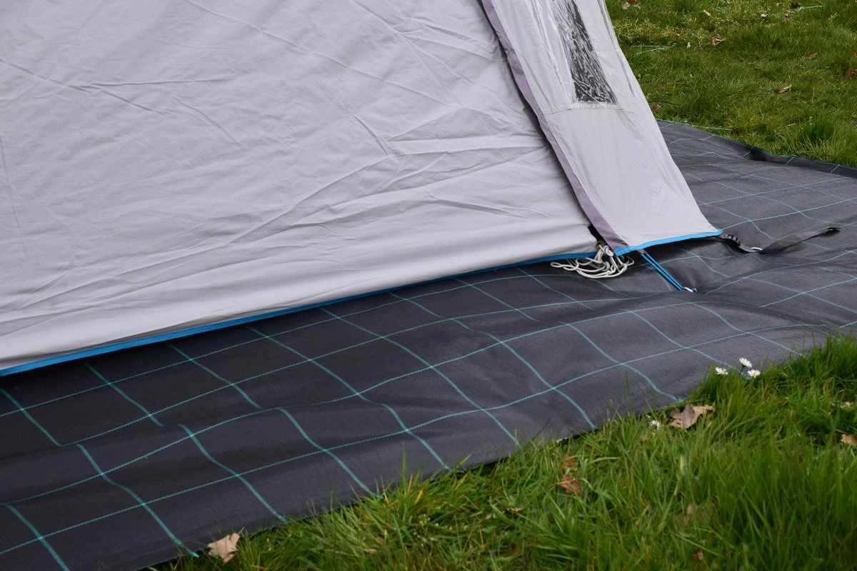 Campingdoek - Gronddoek - Worteldoek 5,25M X 8M Totaal 42M² + 15 GRATIS Grondpennen. Hoge Kwaliteit, Lucht En Water Doorlatend. 1 Campingdoek - Gronddoek - Worteldoek 5,25M X 8M Totaal 42M² + 15 GRATIS Grondpennen. Hoge Kwaliteit, Lucht En Water Doorlatend.