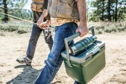 Stanley The Easy Carry Outdoor Cooler 15,1L - Koelbox - Green 13 Stanley The Easy Carry Outdoor Cooler 15,1L - Koelbox - Green -Buiten Kamperen 1200x800 253