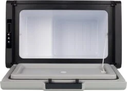 Campart Koelbox XXL CB-8695 – Koelen En Vriezen – LED Display Met Digitale Temperatuurweergave - Coolbox 230V En 12V - 35 Liter - Zwart -Buiten Kamperen 1200x866 7