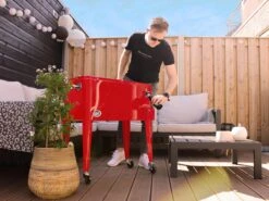 AXI Retro Cooler Rood - Koeler Met Wielen - 76L Inhoud - Koelbox Met Aftapkraan -Buiten Kamperen 1200x900 47