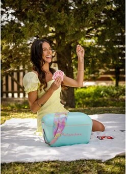 Merkloos Polarbox - Koelbox - Met Schouderband - Pastelgroen - 12 Liter - 40x26x(H)23cm 9 Merkloos Polarbox - Koelbox - Met Schouderband - Pastelgroen - 12 Liter - 40x26x(H)23cm -Buiten Kamperen 870x1200 2